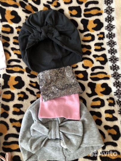 Вещи пакетом на девочку, тонкие шапки