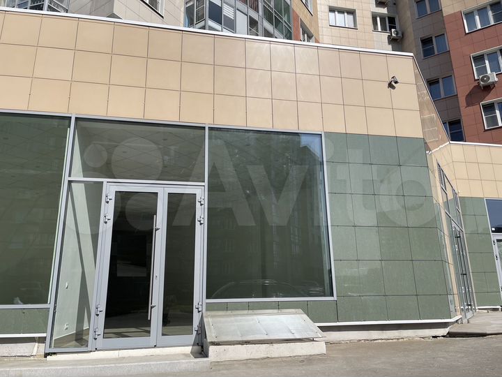 Помещение рядом с универсамом 