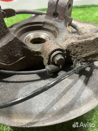 Кулак поворотный передний правый Mitsubishi