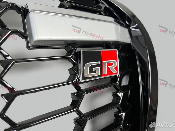 Решетка радиатора Land Cruiser 200 08-15г B2927