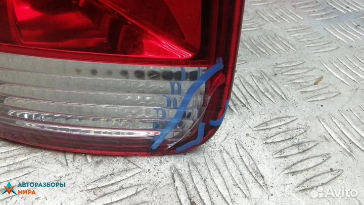 Фонарь задний правый Volkswagen Touareg 2004