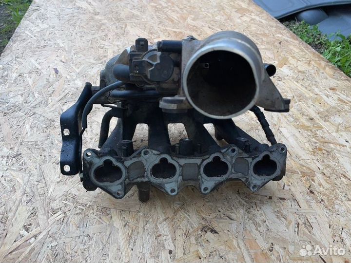 Впускной коллектор в сборе (дроссельная заслонка и