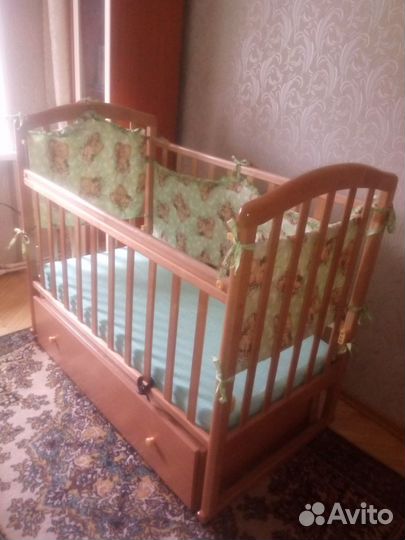 Детская кроватка с матрасом в отличном состоянии