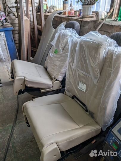 Третий ряд сидений Mitsubishi Montero Sport