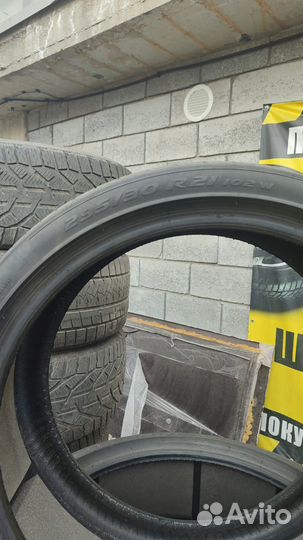 Pirelli P Zero Corsa 295/30 R21