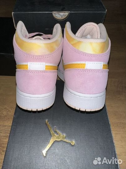 Air Jordan 1 Mid Arctic Pink/University Gold