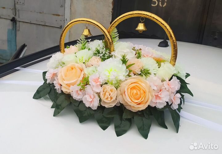 Свадебное украшение на машину