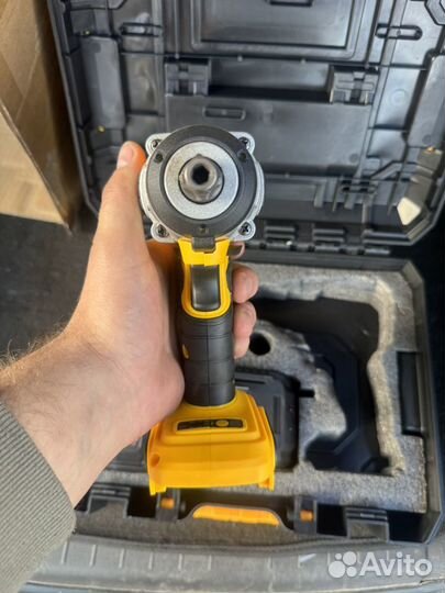 Гайковерт аккумуляторный dewalt