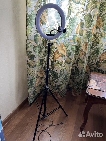Лампа кольцевая со штативом