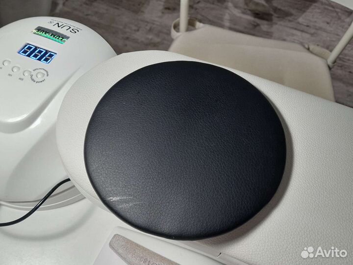 Подлокотник для мастера маникюра