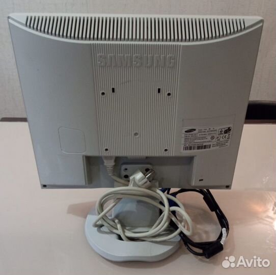 Монитoр Samsung synсmаster 710N