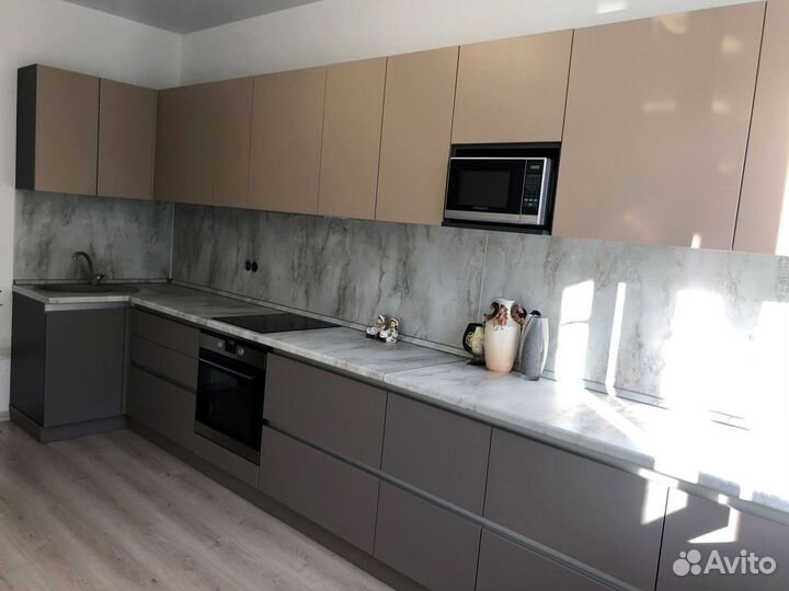 Кухонный гарнитур в современном стиле на заказ