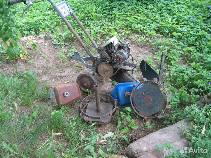 Культиватор крот и 4 двигателя мотоблока и прицеп
