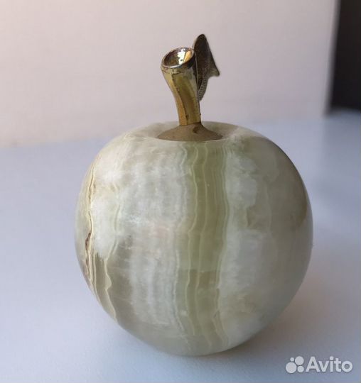 Декоративное яблоко из мраморного оникса