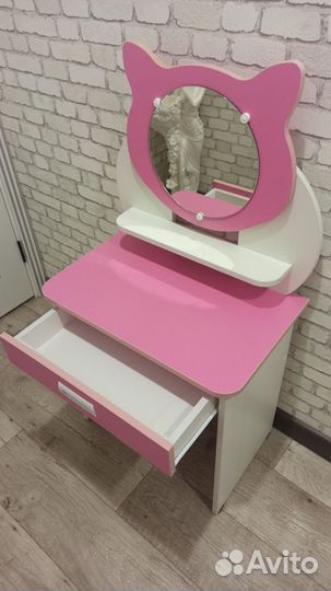 Детский туалетный столик для девочки