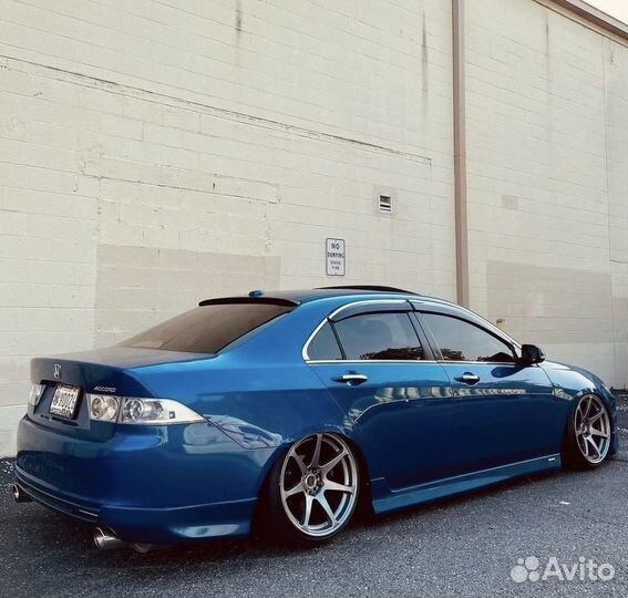 Спойлер на заднее стекло Honda Accord 7