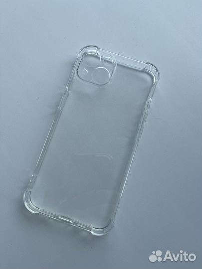 Противоударный чехол на iPhone 13