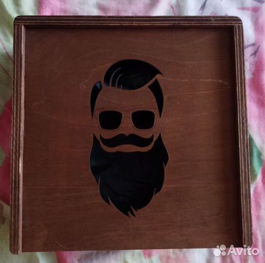 Подарочная коробка из дерева