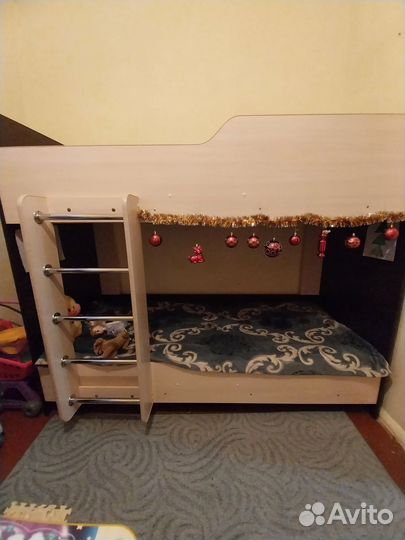 Двухъярусная кровать