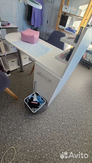 Маникюрный стол бу