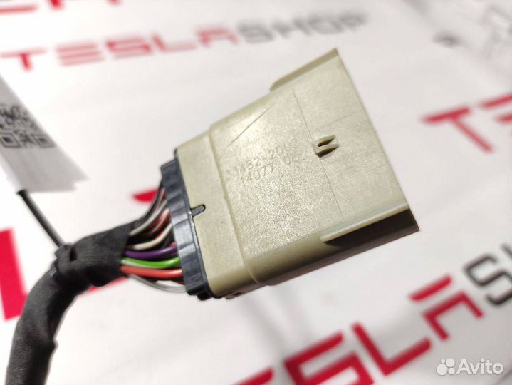 Разъем (фишка) проводки Tesla Model S 1031236-81-E