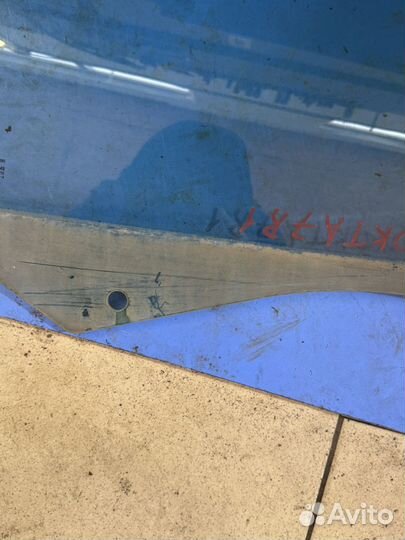 Стекло передней двери правое skoda octavia a7