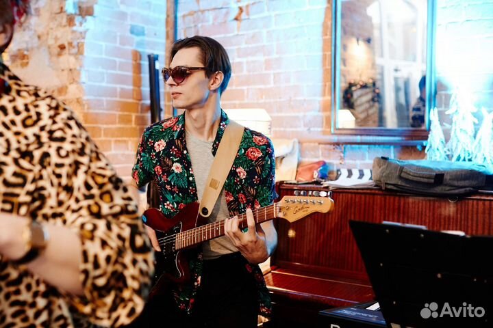 Уроки игры на гитаре / Гитарист