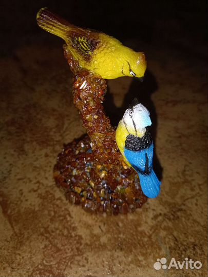 Сувенир ручной работы из янтаря