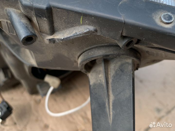 Фара правая renault scenic 2 дефект креплений