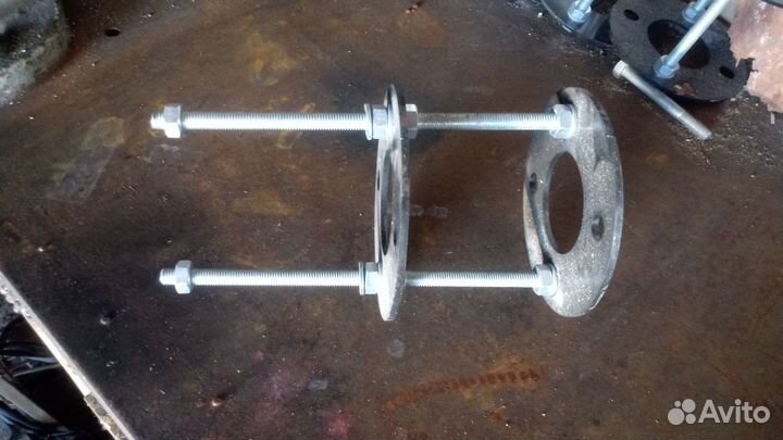 Кронштейн крепления запасного колеса для прицепа