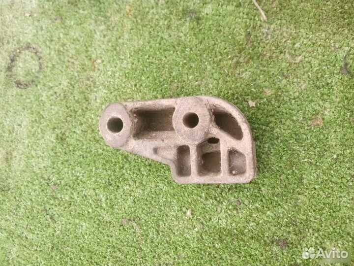 Кронштейн генератора Opel Vectra B X20XEV