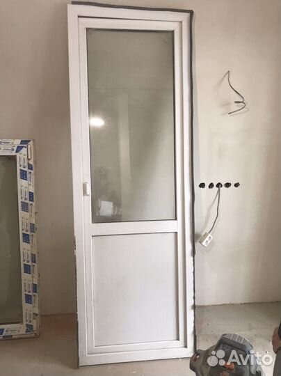 Двер пластиковый новый