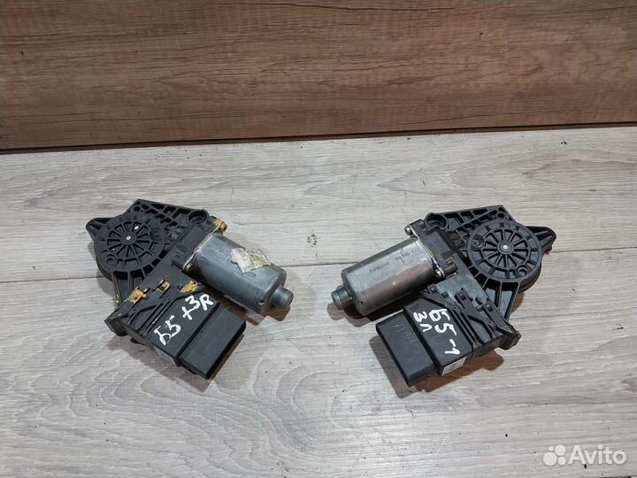 Моторчик стеклоподьемника задний VW Passat B5