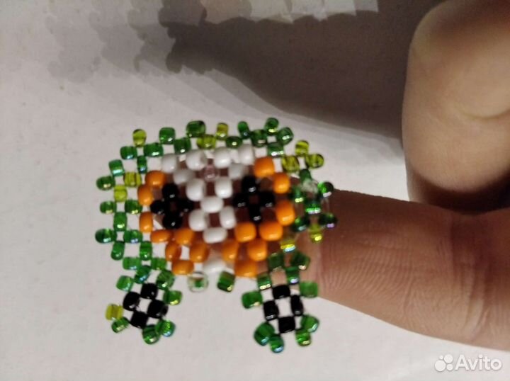 Котик в шляпе лягушки из бисера