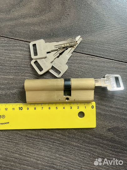 Замок дверной