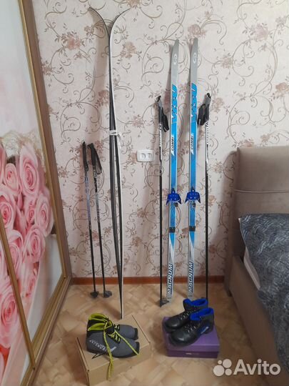Лыжи, лыжные палки, лыжные ботинки 2 комлекта