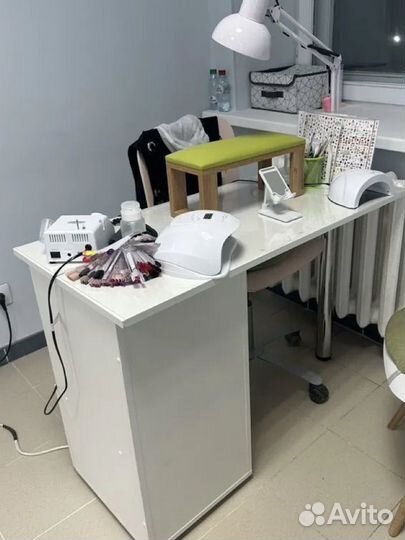 Маникюрный стол / письменный стол