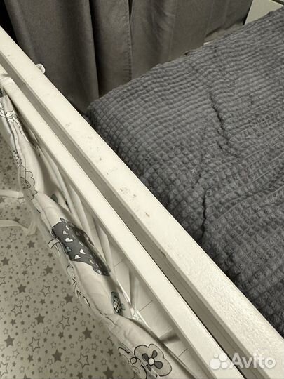 Кроватка с маятником и матрасом