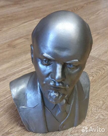 Бюст Ленина