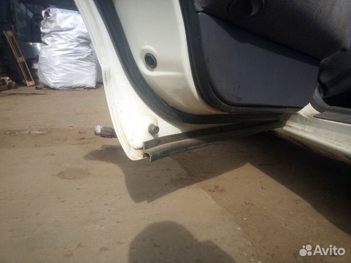 Дверь задняя левая Мазда MS8