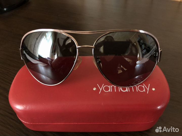 Солнцезащитные очки фирмы yamamay