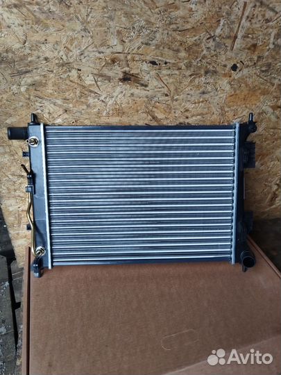 Радиатор охлаждения на hyundai solaris 1 АКПП