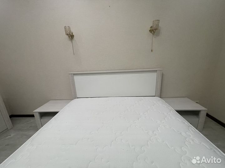 Спальный гарнитур бу, подьемный механизм