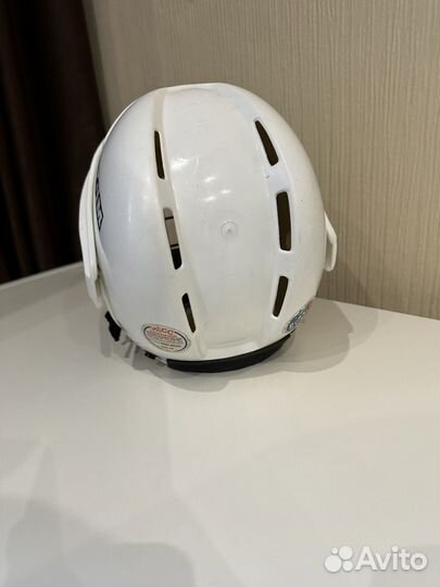 Хоккейный шлем