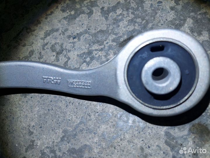 Рычаги правые передние верхние на ауди А6 С6