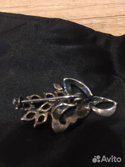 Брошь,серебро,гранат чешский «голубиная кровь»