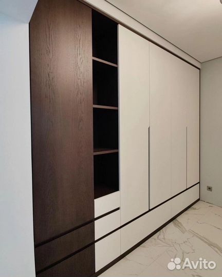 Современный шкаф