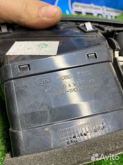 Воздуховод салона передний правый Kia Ceed ED