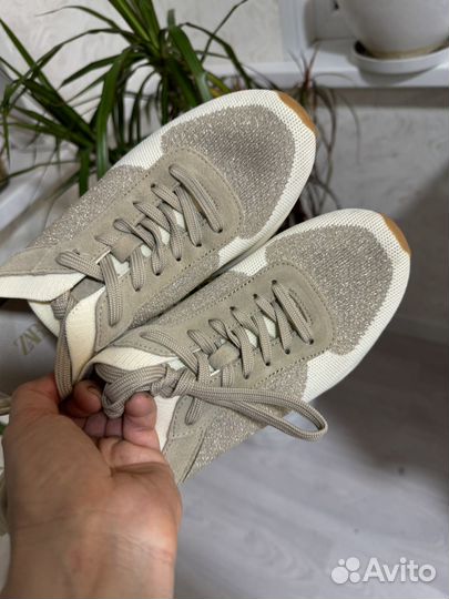 Кроссовки Zara