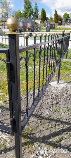 Оградки на кладбище